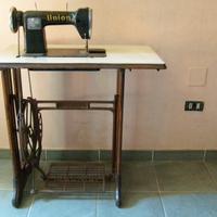 Macchina da cucire antica