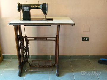 Macchina da cucire antica