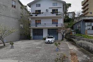 Appartamento di 190 m² con più di 5 locali e box a