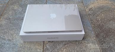 MacBook Air da 13" con chip Apple M3 + accessori 