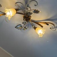 Lampadario a soffitto di manifattura artigianale