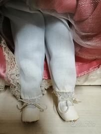 meravigliosa bambola abbastanza antica