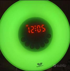 Sveglia luminosa con radio.