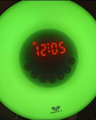Sveglia luminosa con radio.