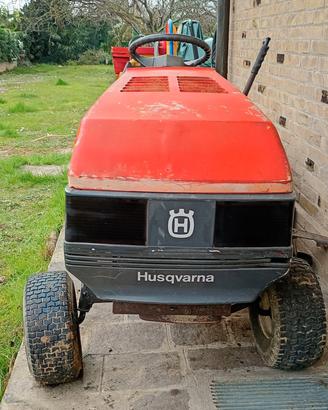 Trattorino tagliaerba Husqvarna LT 960-12