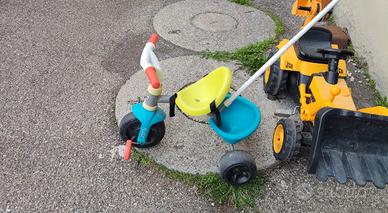 Ruspa e triciclo per bambini