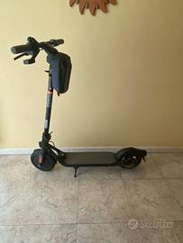 Monopattino Ninebot Segway F25