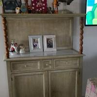 Mobile con ripiani in marmo di Carrara