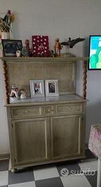 Mobile con ripiani in marmo di Carrara