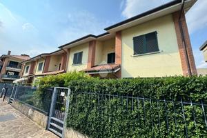 VILLA A SCHIERA A LOMAGNA