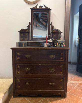 Consolle antica con specchio