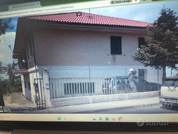 Casa indipendente con 2 appartamenti e laboratori