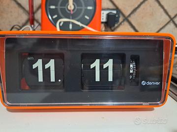 radiosveglia,orologio a cartellini mobili