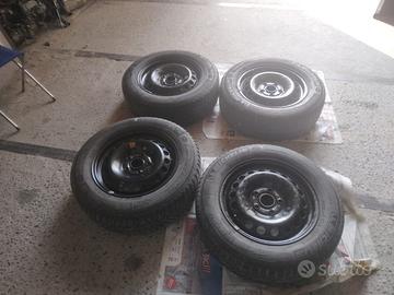4 gomme invernali cerchiate per GOLF VI e simili