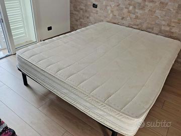 Materasso memory foam + rete ortopedica a doghe