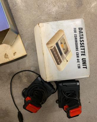 Datassette per Commodore e 2 Joystick
