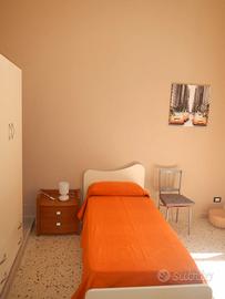 Stanza elegante zona via emerigo amari