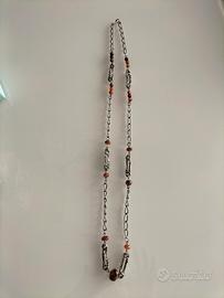Collana in metallo con perle ambrate
