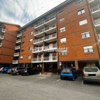 QUADRILOCALE SENZA BARRIERE E CON BOX AUTO