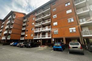 QUADRILOCALE SENZA BARRIERE E CON BOX AUTO