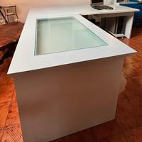 Scrivania con lavagna luminosa integrata