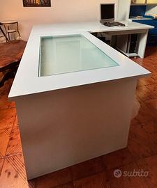 Scrivania con lavagna luminosa integrata