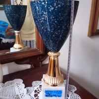 Coppa premio azzurra e marmo bianco