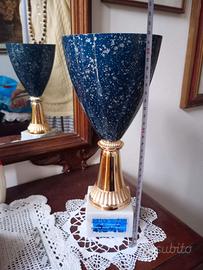 Coppa premio azzurra e marmo bianco