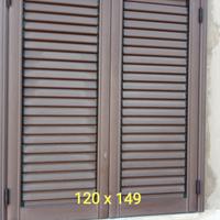 finestra in alluminio noce scuro. 