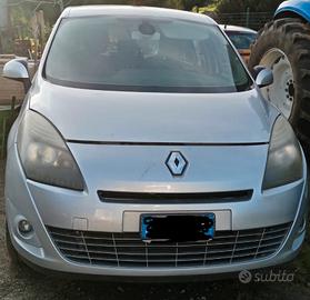 Renault snenic testata da rifare
