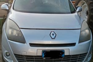 Renault snenic testata da rifare