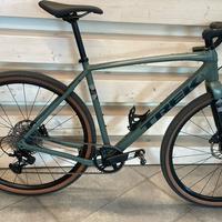 Bicicletta Trek checkpoint alr5