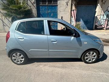 Hyundai i10 1.1 con soli 74000 km accetto permute