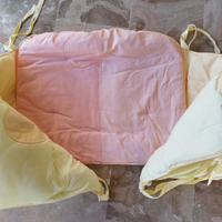 Set paracolpi e lenzuolo sopra