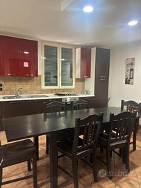 Arredamento cucina completo:cucina tavolo e parete