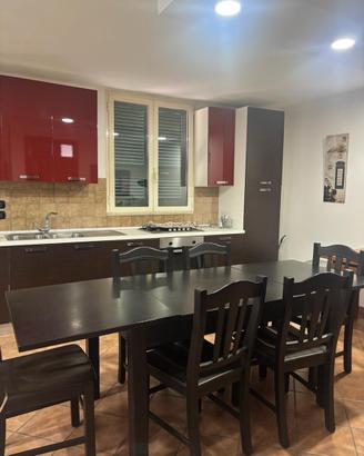 Arredamento cucina completo:cucina tavolo e parete