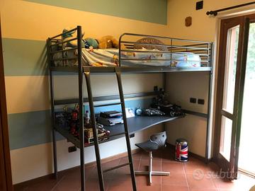 Letto a castello com scrivania