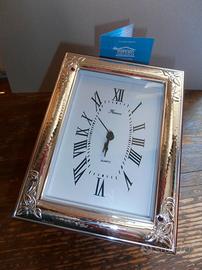 Sveglia con supporto da tavolo