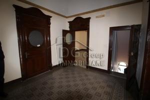 Ufficio indipendente nel corso VI aprile