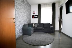 2 LOCALI A CARONNO PERTUSELLA