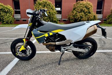 Husqvarna 701 supermoto