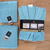 Accappatoio e set asciugamani 