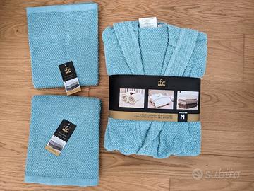 Accappatoio e set asciugamani 