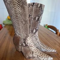 stivali in pelle di pitone