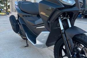 scooter Aprilia SR GT 200 2024 solo 1500km garanzi