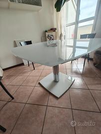 Tavolo in cristallo allungabile per 4 persone