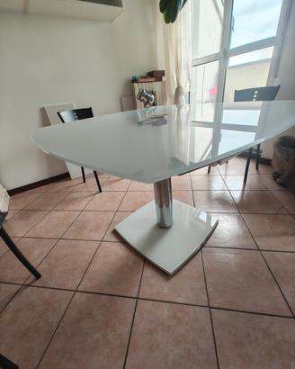 Tavolo in cristallo allungabile per 4 persone