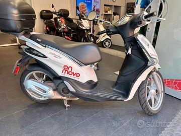Piaggio Liberty 125 bauletto e bloccamanuvbrio inc