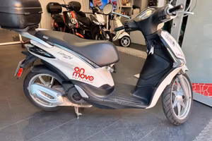 Piaggio Liberty 125 bauletto e bloccamanuvbrio inc