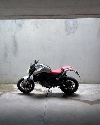ducati monster 937